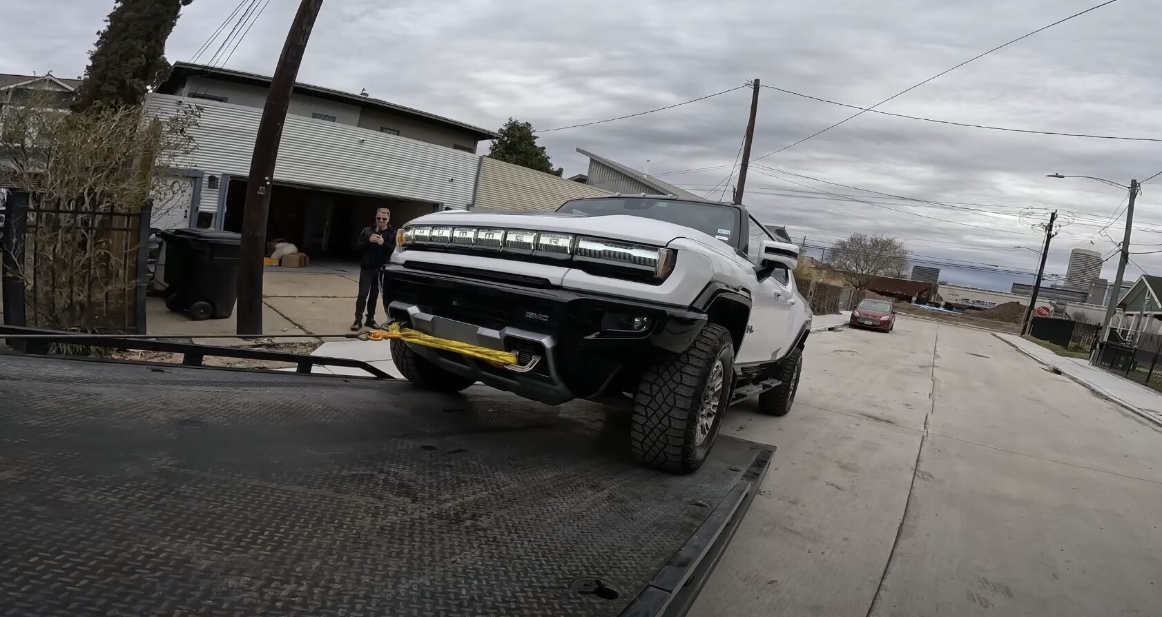 Emergency tow truck providing 24/7 roadside assistance in Mission Bend